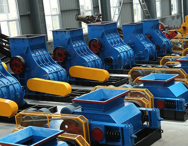 為什么高濕物料粉碎用雙級無篩底粉碎機效果好？